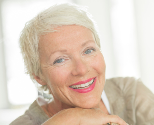 Smiling woman, online hypnotherapy for cancer