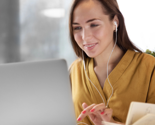 Woman uses online hypnotherapy, Cognitive hypnotherapy in Colchester and online