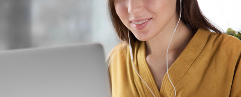 Woman uses online hypnotherapy, Cognitive hypnotherapy in Colchester and online