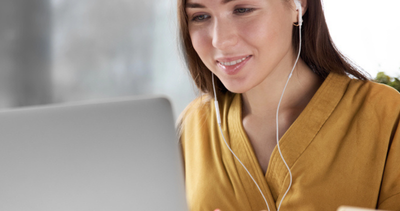 Woman uses online hypnotherapy, Cognitive hypnotherapy in Colchester and online